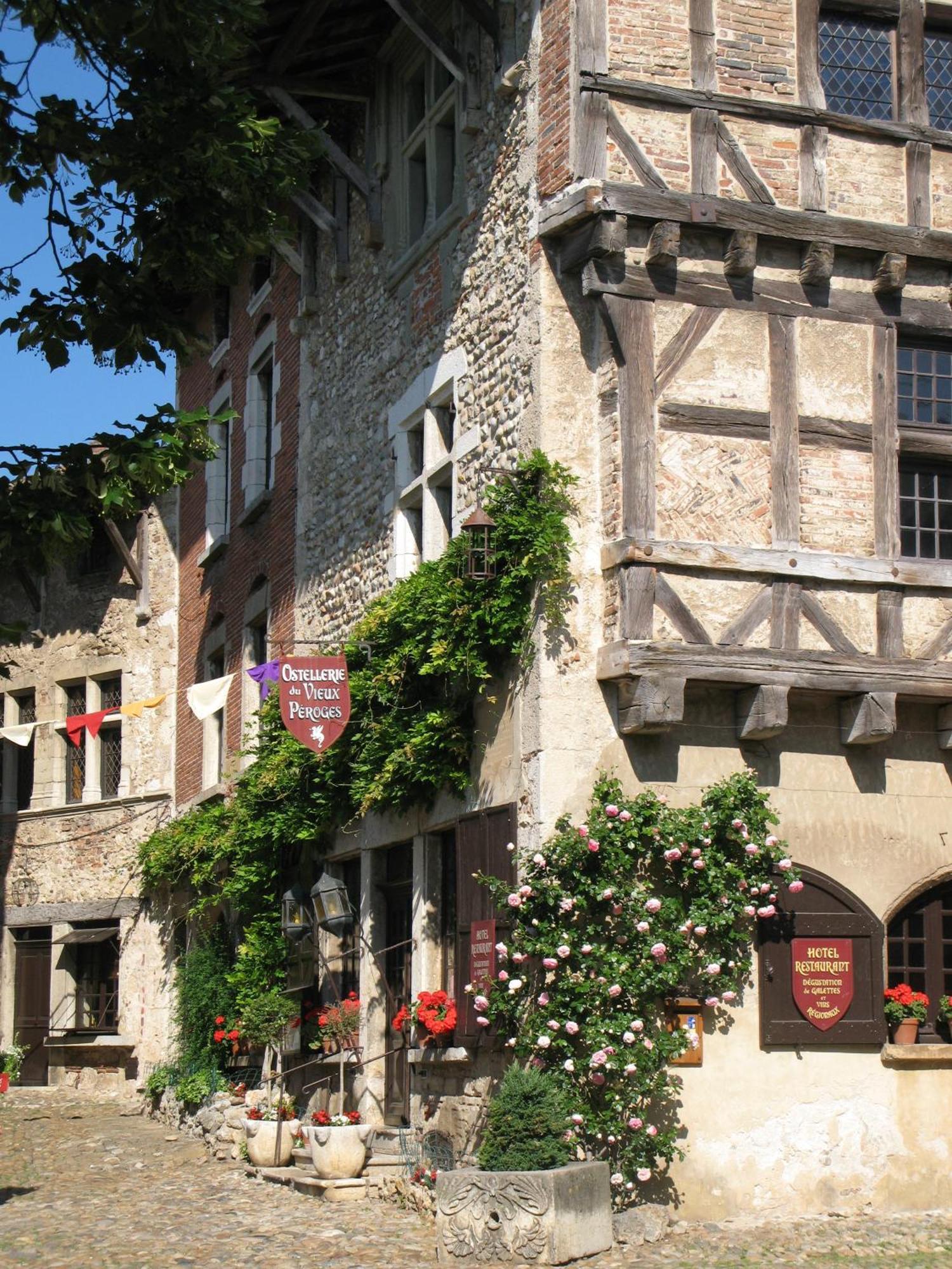 Hostellerie Du Vieux Pérouges Exterior foto